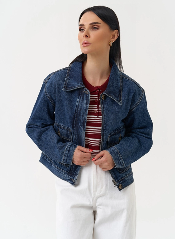 Женская джинсовая куртка синего цвета