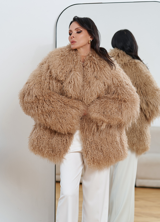 Женская шуба из меха ламы модель № 30631 меха малина