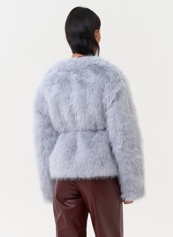 Короткая женская шуба из эко меха