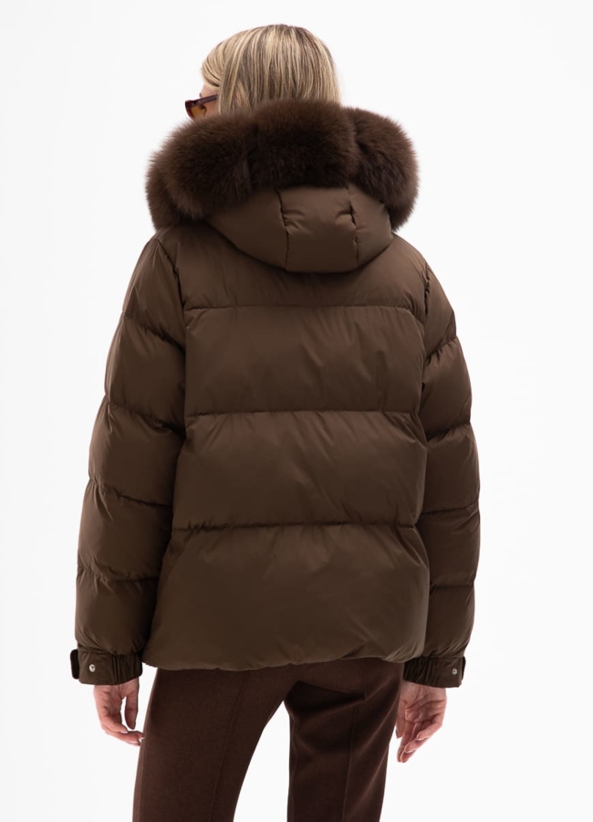 фото Короткий пуховик с капюшоном из меха песца модель № 31117