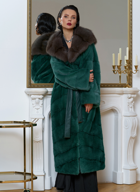 Норковая шуба с капюшоном из меха куницы