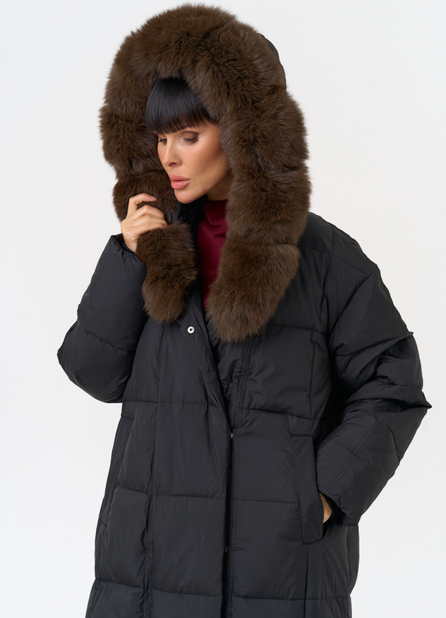 Женский пуховик черного цвета с капюшоном из меха песца модель № 31614 универмаг малина