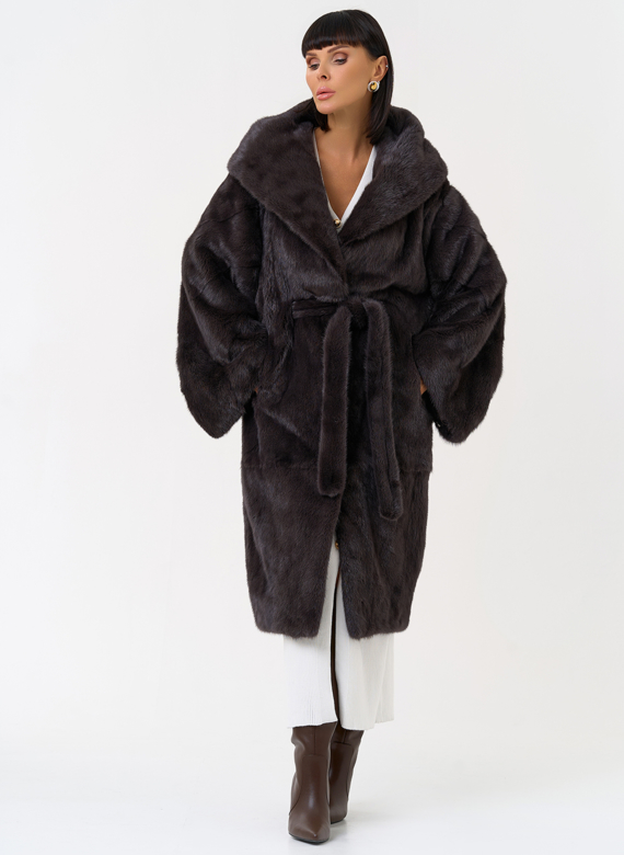 Женская шуба из меха норки с капюшоном 