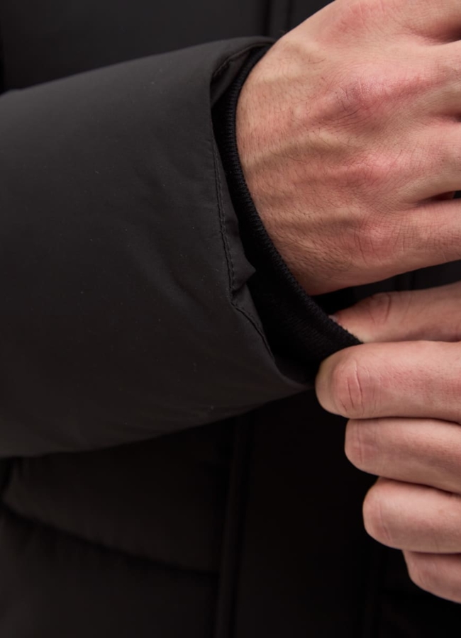 Мужской пуховик черного цвета модель № 32035 универмаг малина