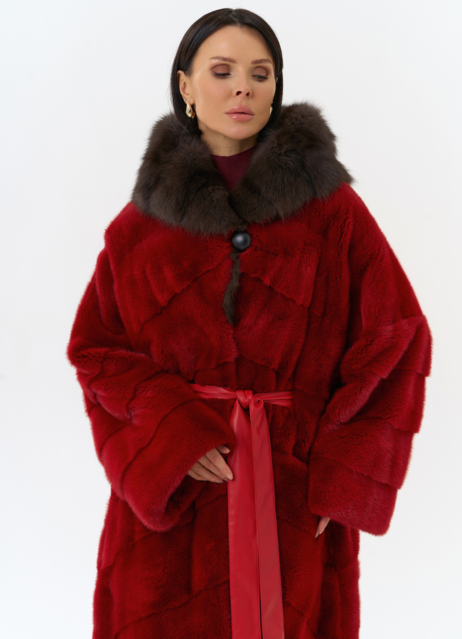 Красная норковая шуба с капюшоном из меха куницы модель № 31964 в кредит