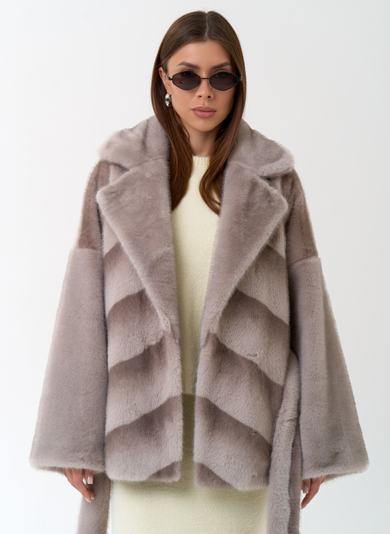 Женская шуба из эко меха с английским воротником 