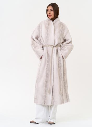 Светлое пальто из эко меха с поясом