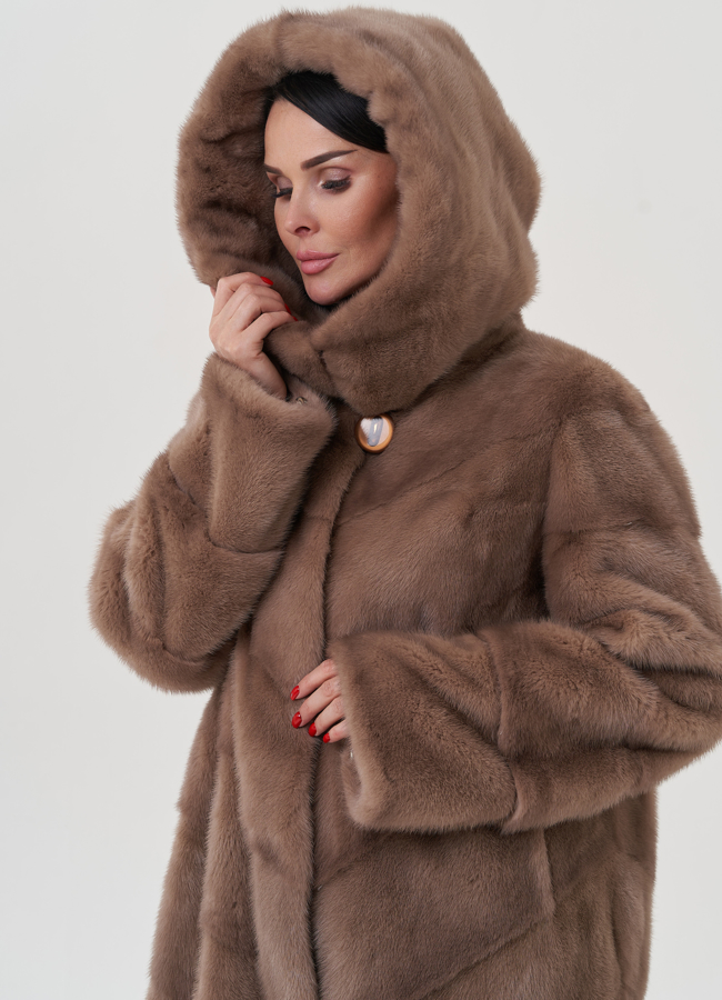 Норковая шуба с капюшоном  модель № 25470 универмаг малина