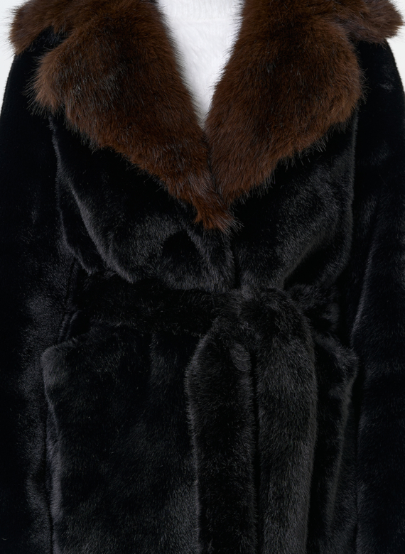 Женская шуба из эко меха с английским воротником