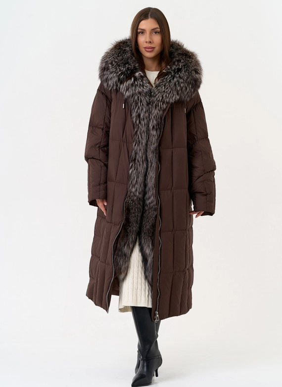 Женский пуховик с отделкой из чернобурой лисы